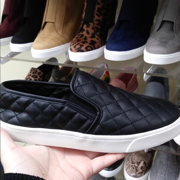 Black Quilted texture slip on sneaker - Picture 5 of 7